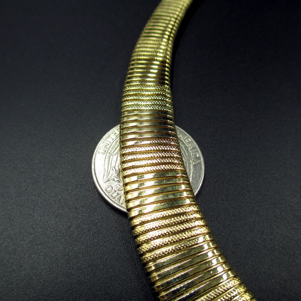 Vintage 19 Inch Stunning Unique Gold Tone Necklace - Picture 10 of 12